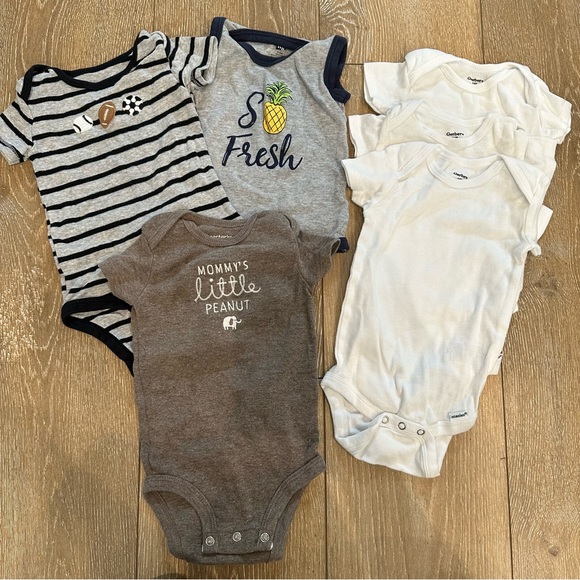 Lot of size 3-6 month baby clothes short sleeve long sleeve onsies - Picture 4 of 4